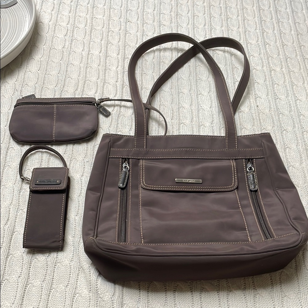 Nine West Chocolate Brown Shoulder Purse w/coin/glass case 3 inside compartments